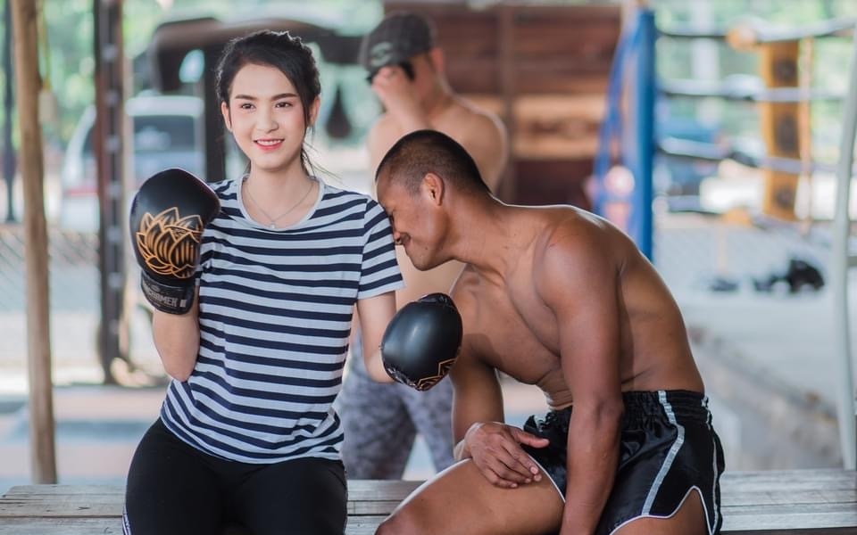 要结婚了泰拳王播求晒出与美女甜蜜合照粉丝我爱上嫂子了