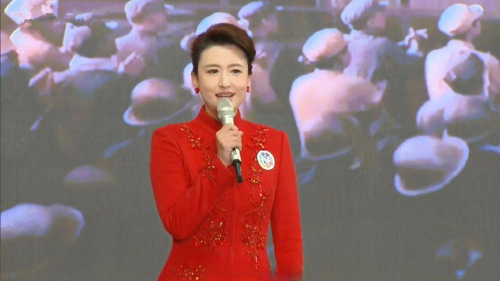 央视主持人张蕾,多次学雷锋下基层慰问演出,被赞最美文艺志愿者|鞍钢|张蕾|学雷锋_新浪新闻