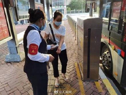 软硬兼施！上海疫情防控交出一份模范作业休闲区蓝鸢梦想 - Www.slyday.coM