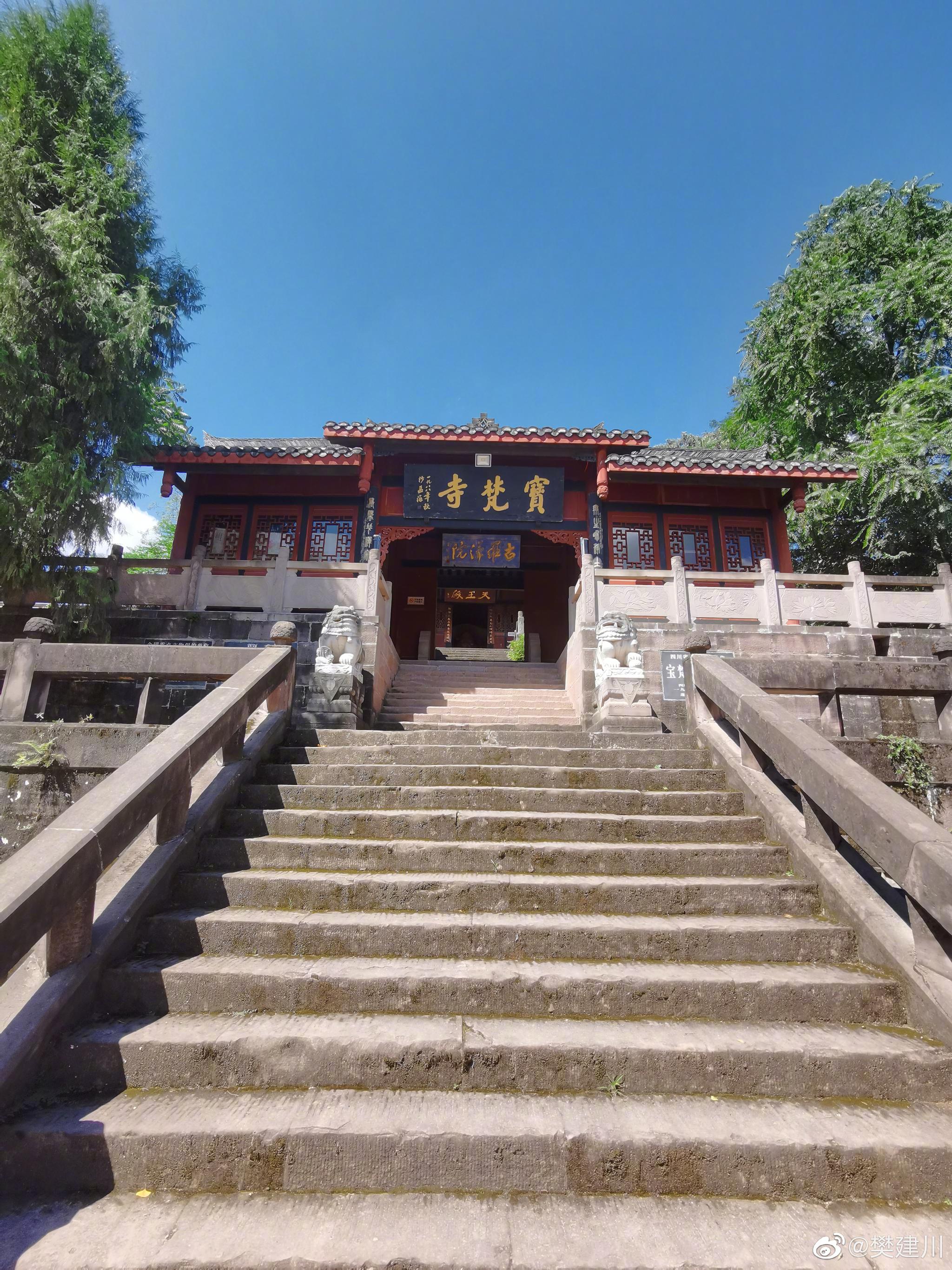 蓬溪县宝梵寺,始建于宋代,不过,现存的是明,清两代的建筑