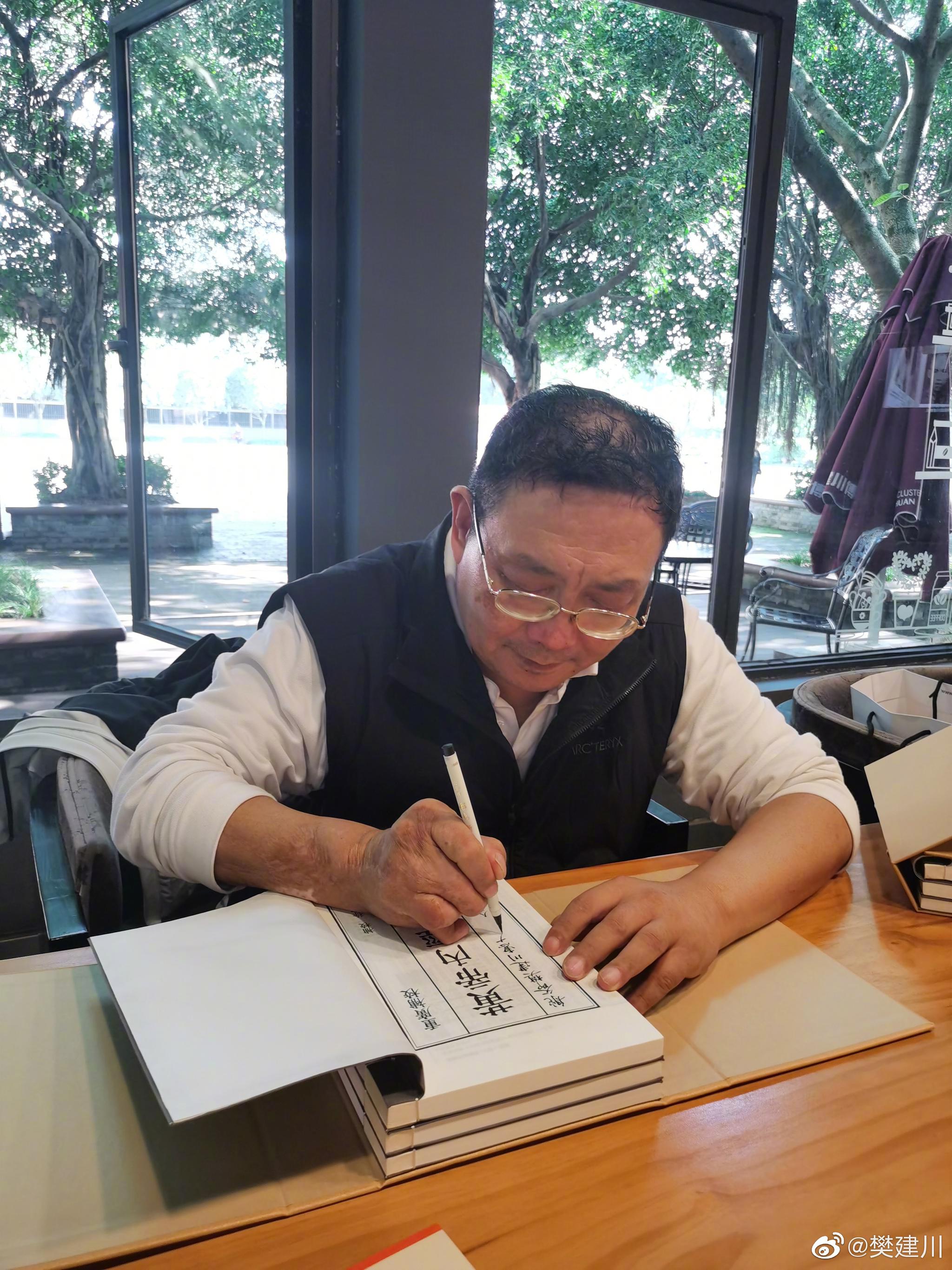 几年前徐文兵老师带学生来看馆这不又带着学生们来了