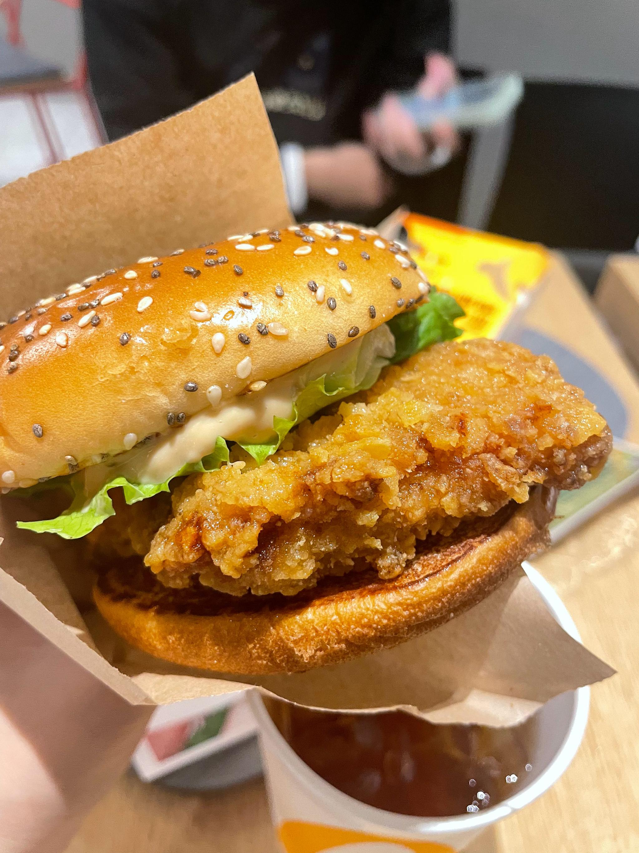 浙传门口铁板大鱿鱼 麦当劳咔滋脆鸡排汉堡……__财经头条