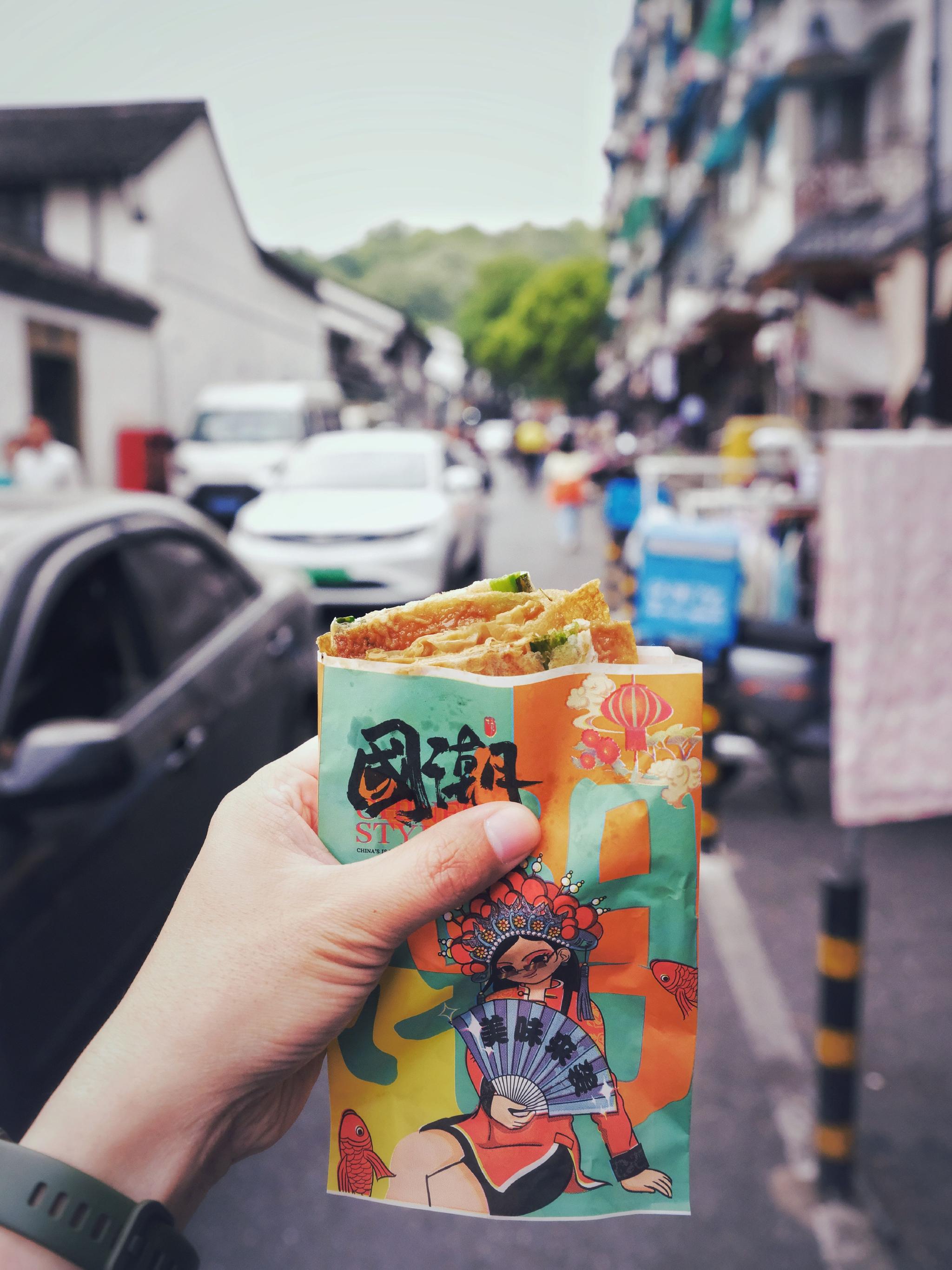 吴山脚下的大马弄， 感受杭州的市井生活。 菜市场，小吃摊……__财经头条