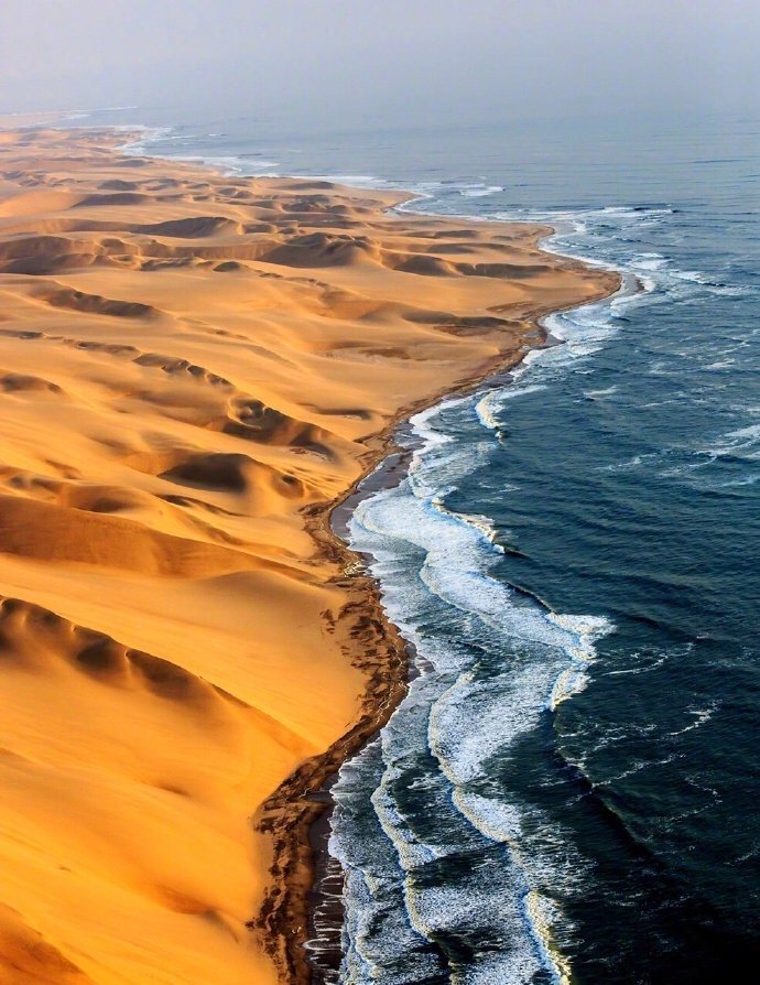 纳米比亚,拥有世界上最美,最古老的红沙漠,火焰与海洋并存