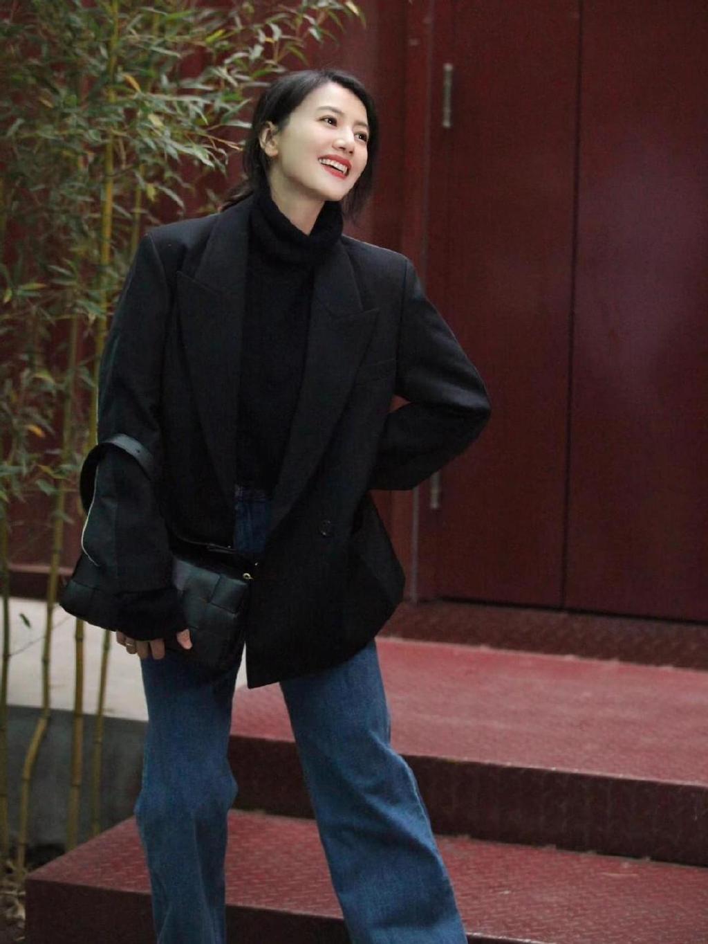 43岁高圆圆街拍女王不是白叫的!