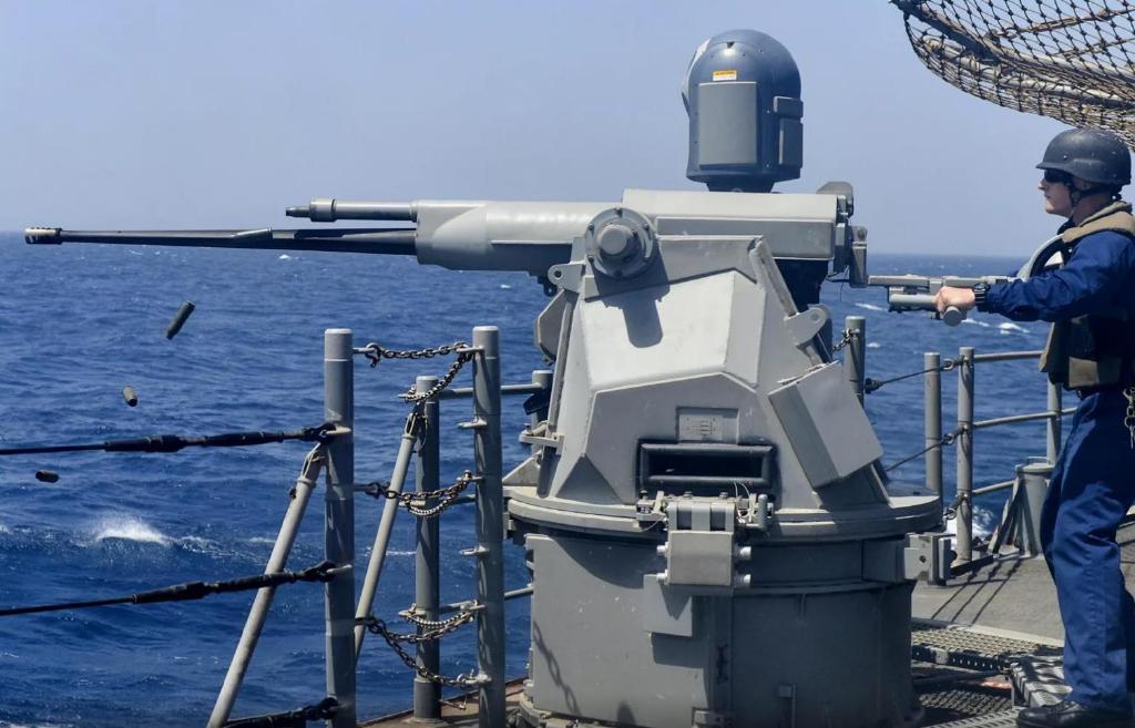 美军mk38型舰炮,衍生于m242链炮,是反海盗作战的利器!|美军_新浪新闻
