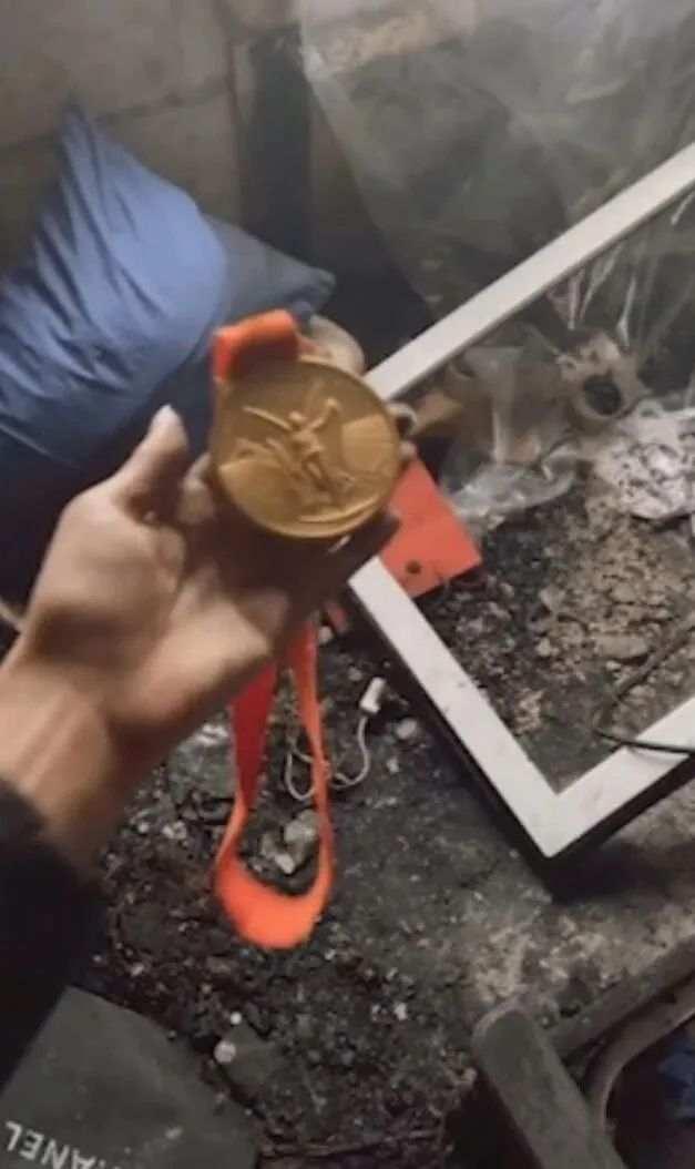 奥会金牌拿到没一个月居然掉皮，蹦床女神朱雪莹：“我不是故意的”休闲区蓝鸢梦想 - Www.slyday.coM