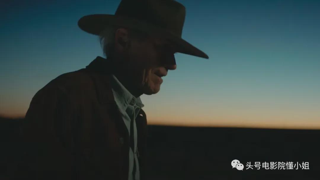 好莱坞传奇，91岁生日快乐！90岁仍在自导自演，新片又演牛仔休闲区蓝鸢梦想 - Www.slyday.coM