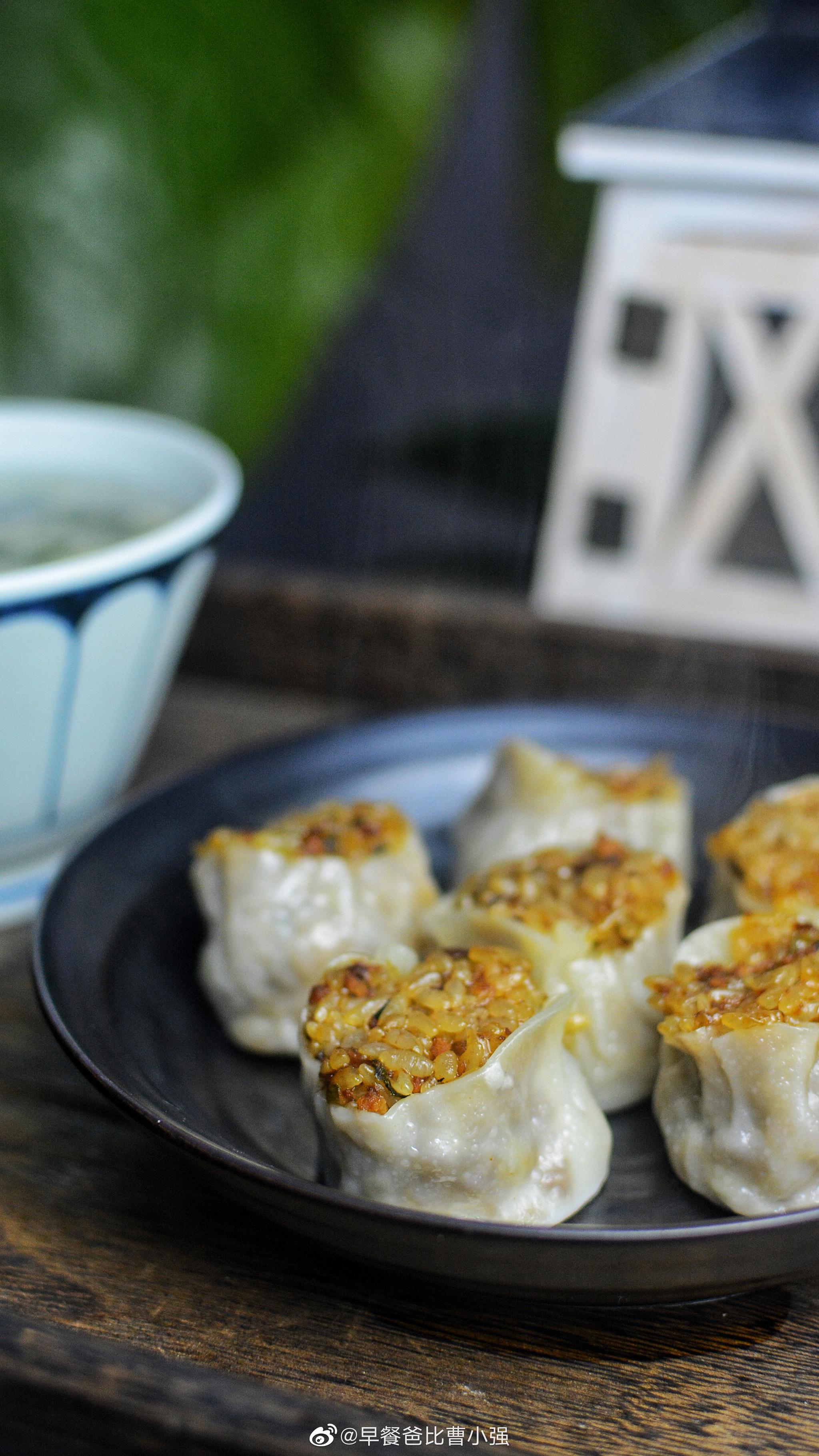 今天早餐 早上厨房温度只有2度 室外零下6度 糯米香菇鲜肉烧麦