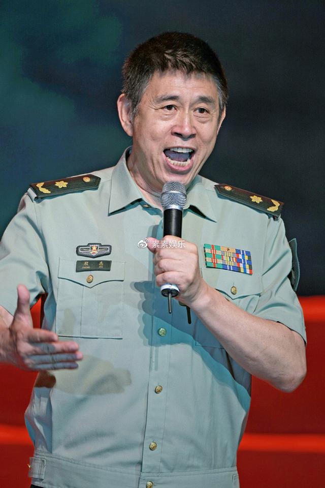 从1946年开始入行,他后期培养了很多的歌曲明星大腕,比如阎维文