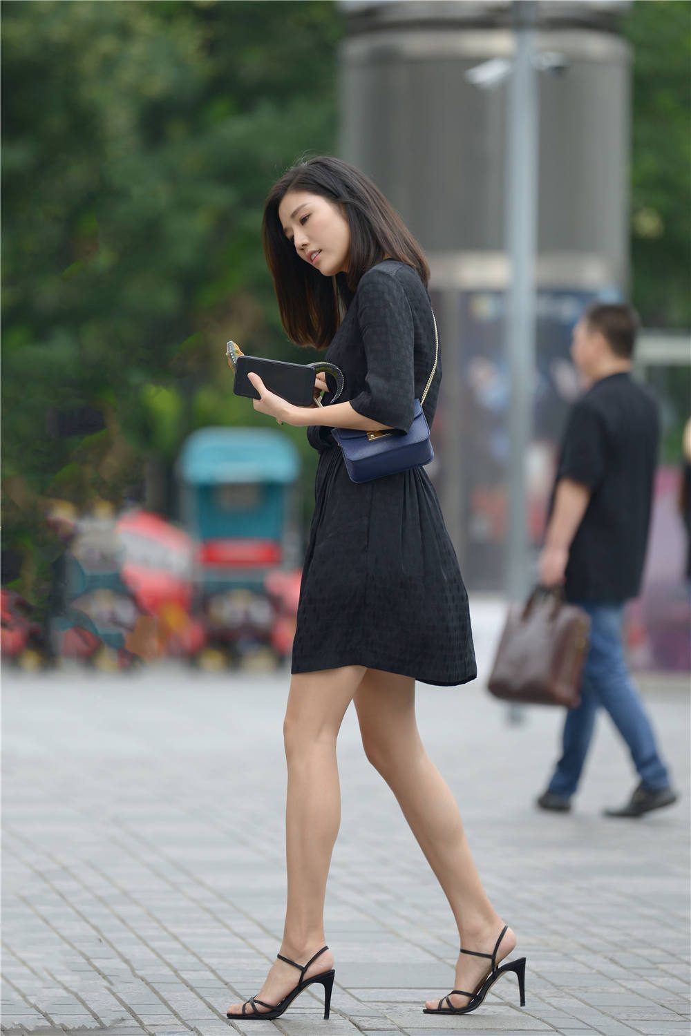 高跟凉鞋穿搭更重要还是服装的选择要穿出精致也不难