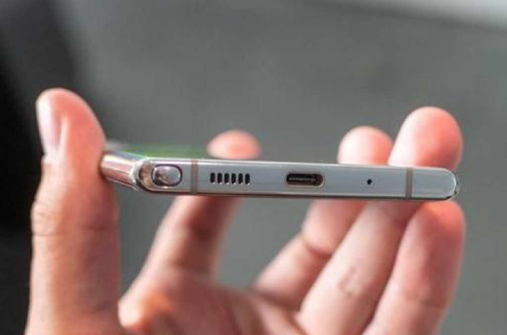 三星嘲讽iPhone14缺乏创新，网友吐槽：脸还没被打肿吗？休闲区蓝鸢梦想 - Www.slyday.coM