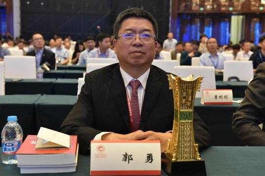 给弟弟谋利益,四川铁投原董事长被判12年|郭勇|郭均|宁南县_新浪新闻