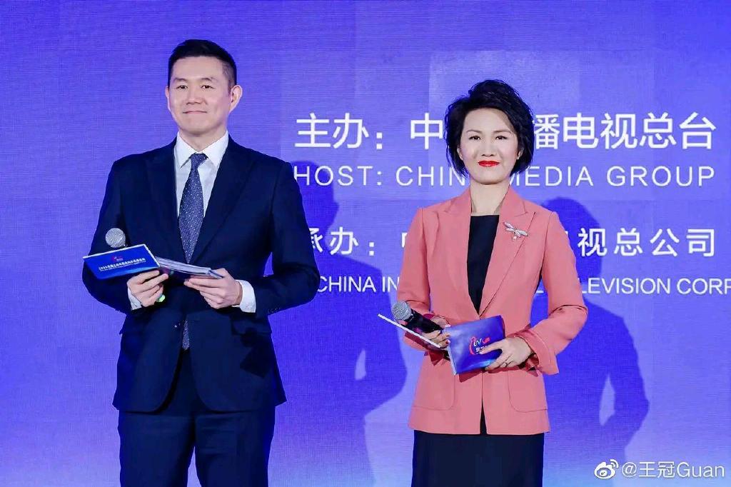 总台最帅英文男主播与最受欢迎英文女主播,同事多年首次搭档主持|央视|总台|英文_新浪新闻