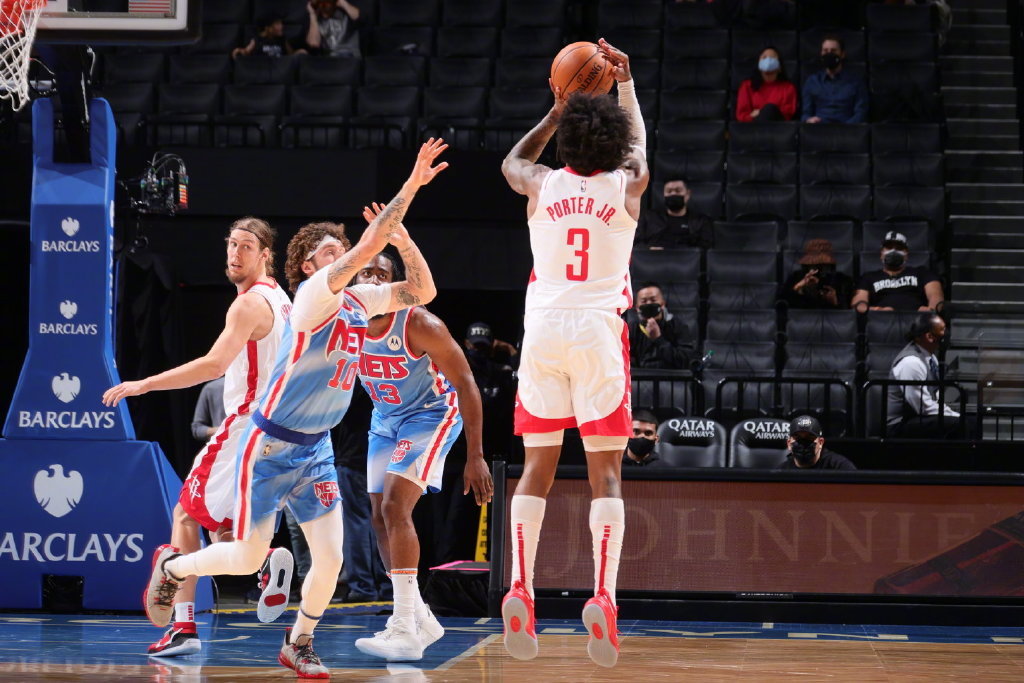 35分7板10助!哈登欧文苦苦支撑,火箭大爆发,伍德三人组狂轰37分