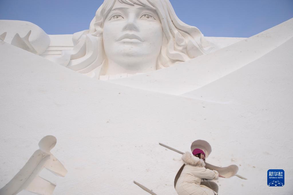 第四届哈尔滨松花江冰雪嘉年华开园迎客[组图]休闲区蓝鸢梦想 - Www.slyday.coM