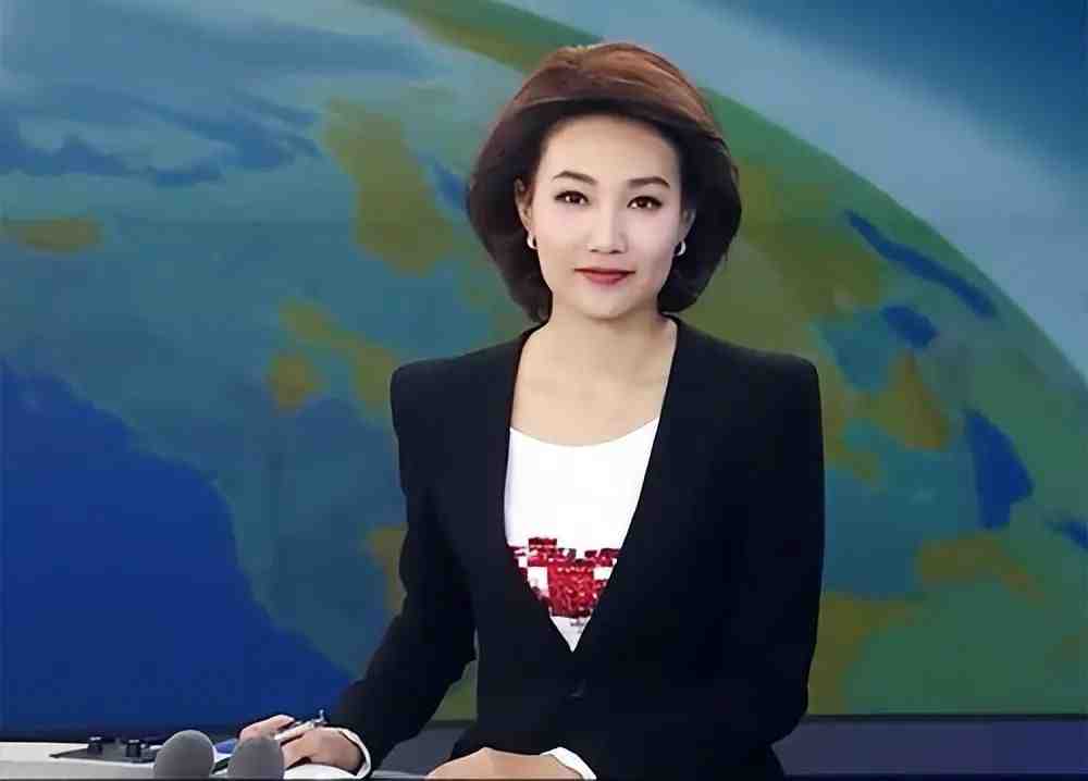 央视主持人李梓萌,气质端庄事业稳定45岁仍未婚,婚姻成父母心病|李梓萌|新闻联播|央视_新浪新闻
