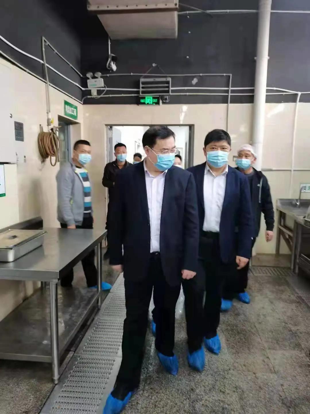 赵建仁到巴中棠外督导校园食品安全工作