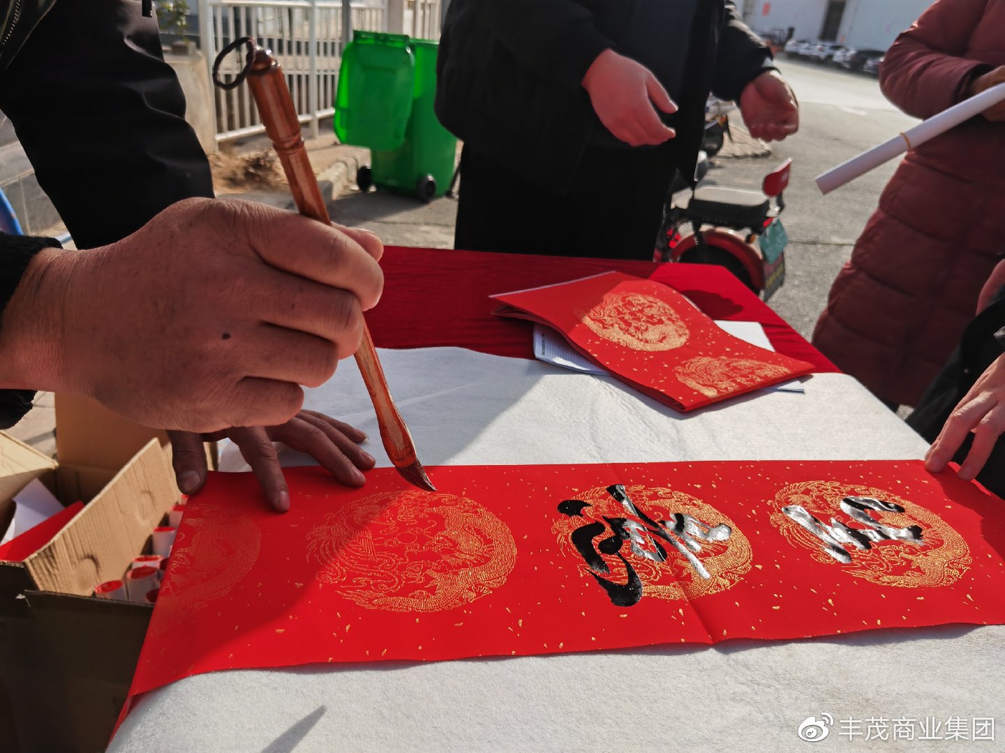 桃符送暖迎新春,洛阳五洲国际开展春联DIY活动