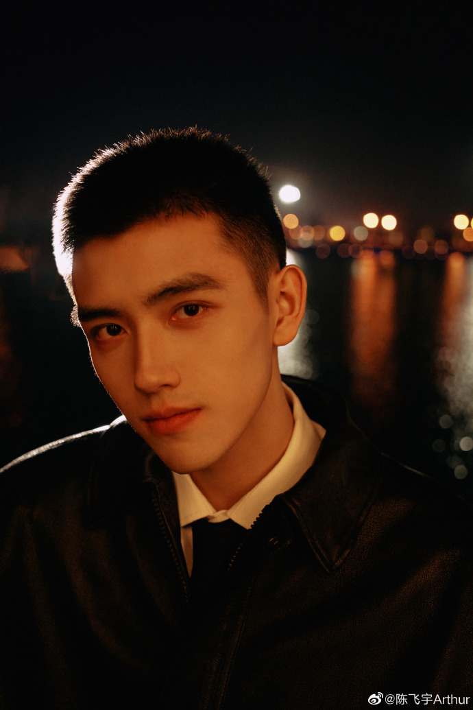 陈飞宇寸头造型 利落又帅气|陈飞宇|寸头|造型_新浪新闻