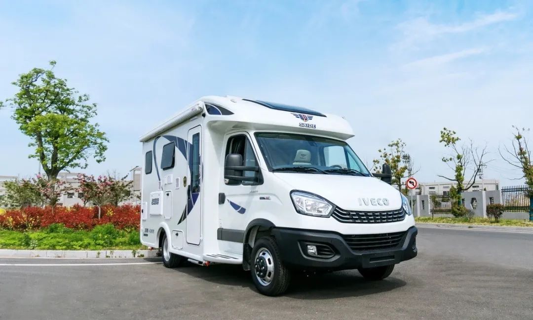 赛德猎鹰2号g系房车t型设计加电动吊床你会选它出行吗