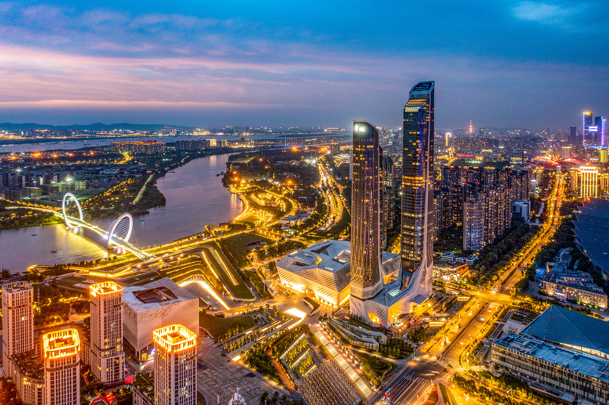 晚霞很美,南京青奥眼和双子塔_高清图集_新浪网