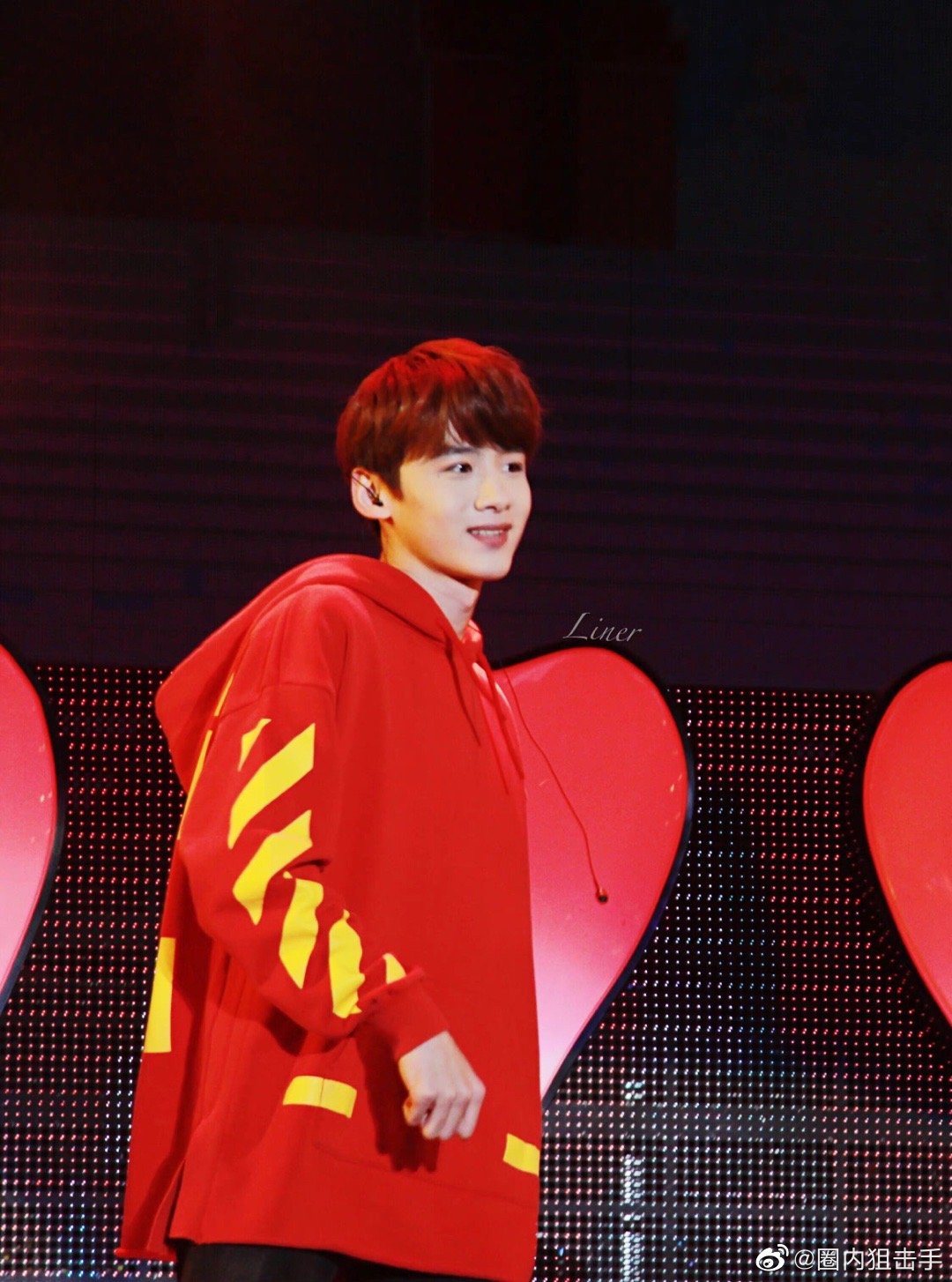 白敬亭说初一是一定要穿红色的……|白敬亭|红色|帅哥_新浪新闻