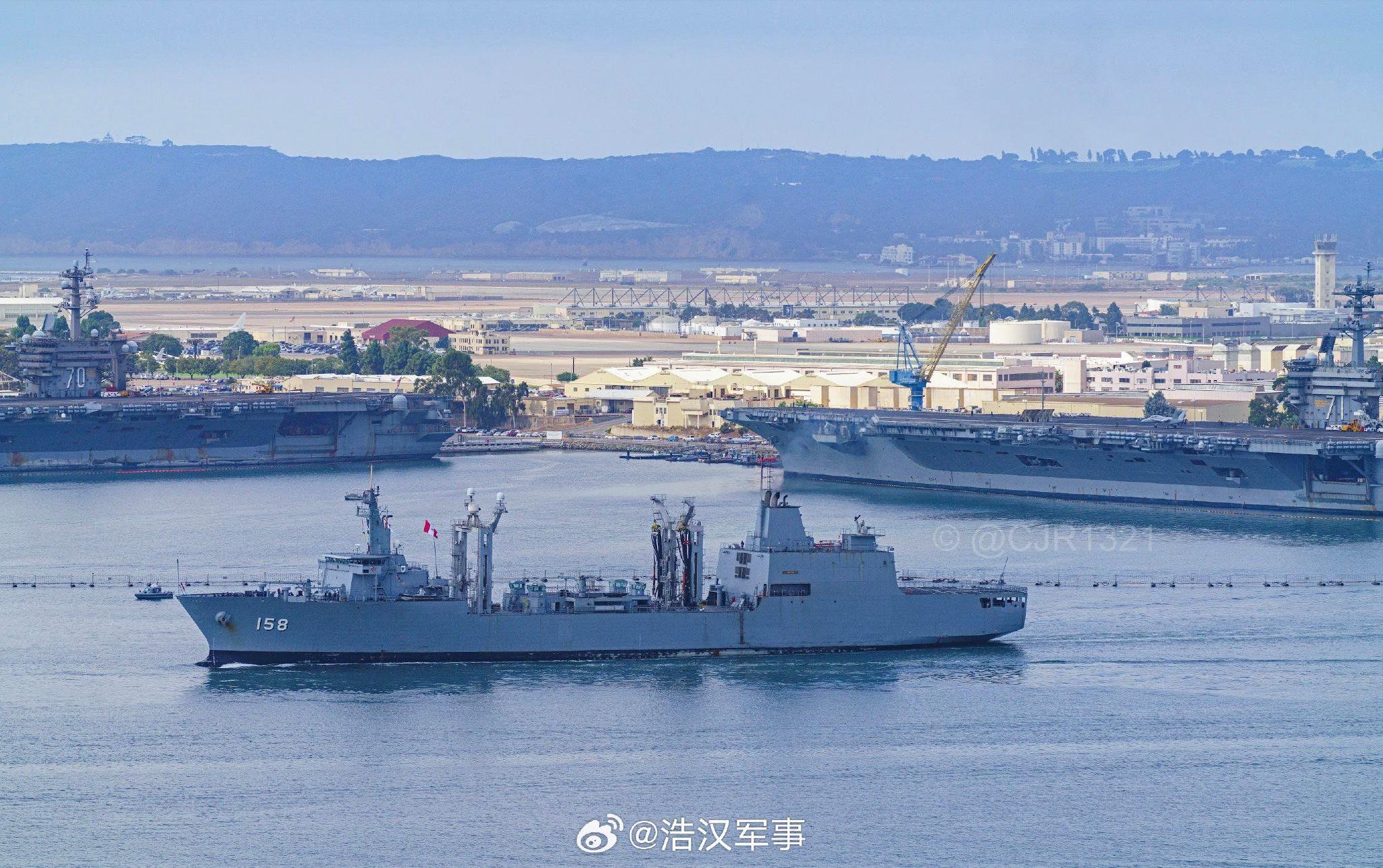 秘鲁海军塔克纳号补给舰驶入圣地亚哥