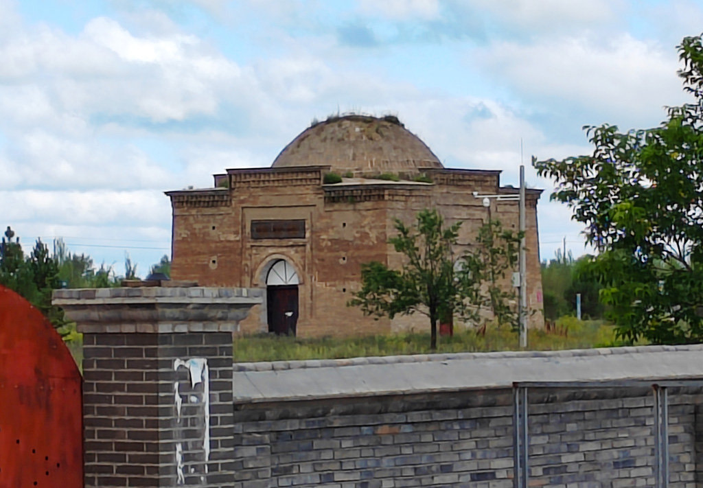 证实了这座元代古墓是蒙古族汪古部族第四代首领阔里吉思墓的享堂