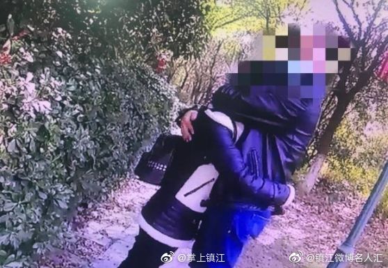 镇江一女子与丈夫发生争执,丈夫一怒之下要跳河轻生休闲区蓝鸢梦想 - Www.slyday.coM 镇江一女子与丈夫发生争执,丈夫一怒之下要跳河轻生休闲区蓝鸢梦想 - Www.slyday.coM