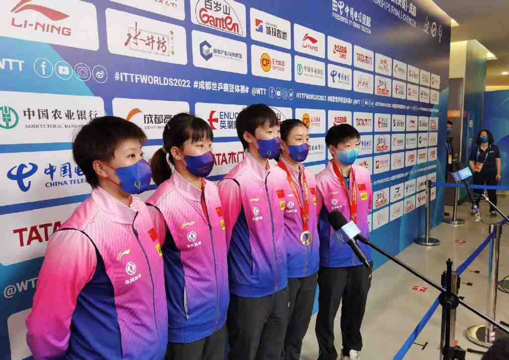 孙颖莎夺冠后会做人!将金牌挂在别人脖子上,合影时主动站在边上休闲区蓝鸢梦想 - Www.slyday.coM 孙颖莎夺冠后会做人!将金牌挂在别人脖子上,合影时主动站在边上休闲区蓝鸢梦想 - Www.slyday.coM