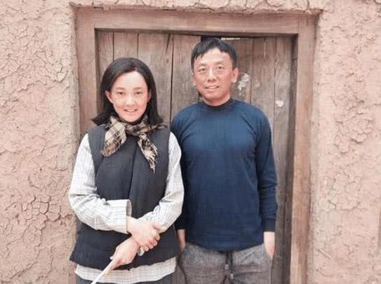 她8次登上央视春晚,被误以为是郭冬临的妻子,今47岁秀马甲线