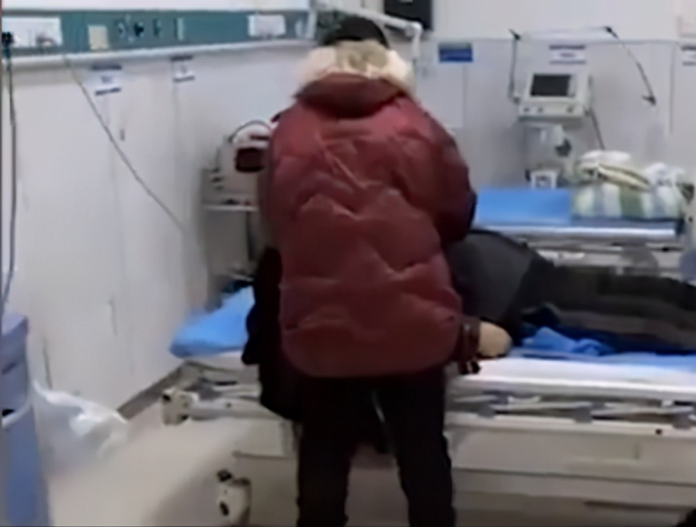 外卖员凌晨送餐被小区保安打死，知情者：疑似吵到保安睡觉了休闲区蓝鸢梦想 - Www.slyday.coM