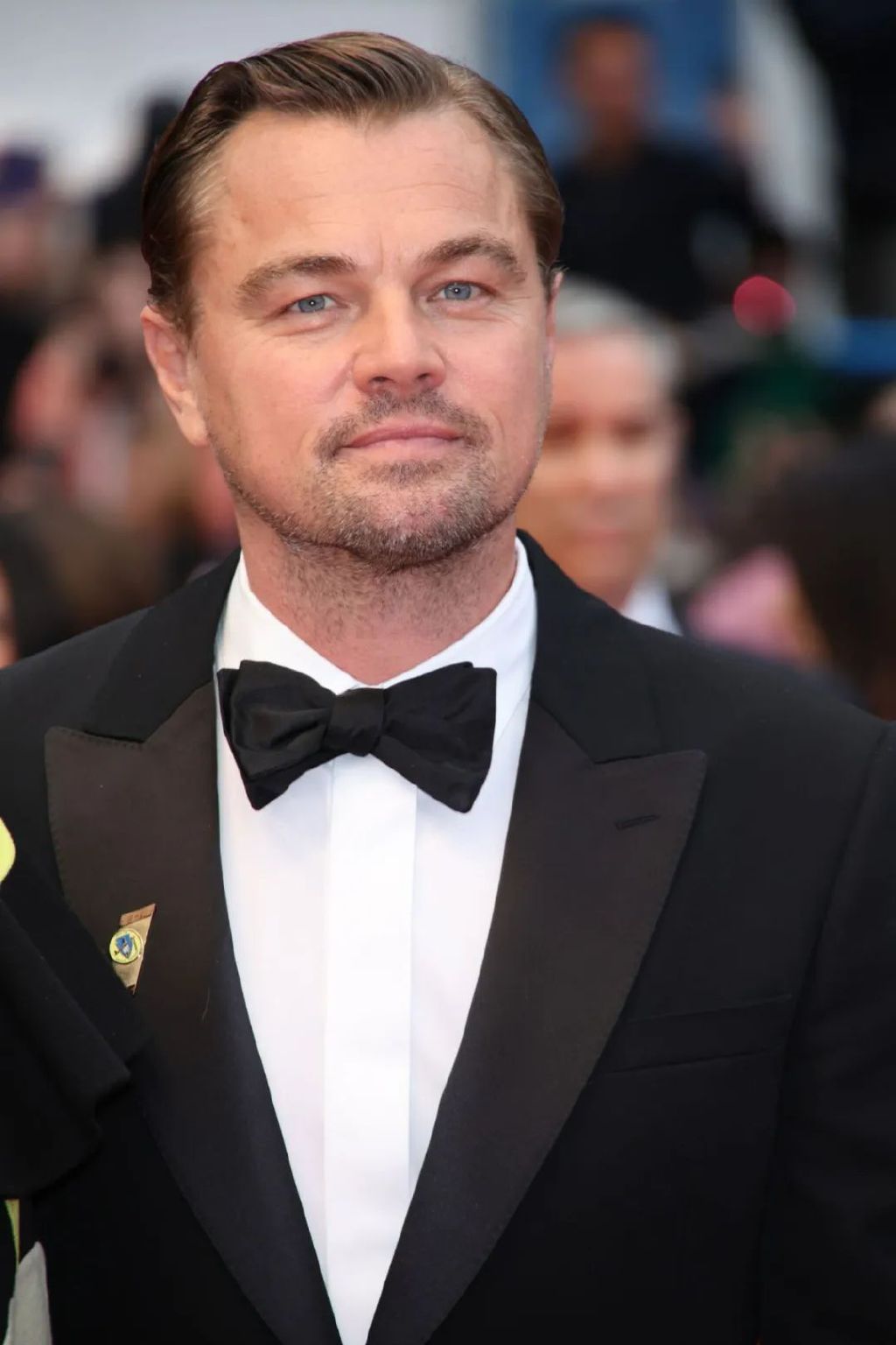 戛纳红毯第五天:周冬雨闪耀,小李子颜值回归,姚晨你穿的啥?__财经头条