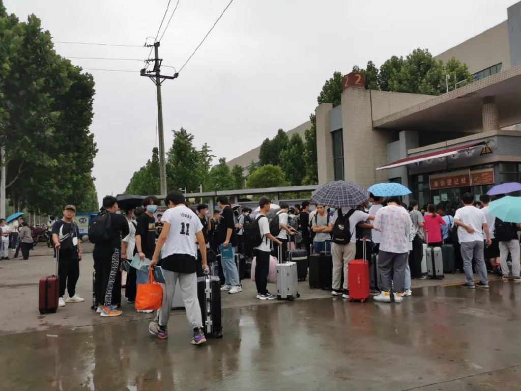 今年中秋放假三天不调休！惊慌的我打开日历，这不正好是周末吗？休闲区蓝鸢梦想 - Www.slyday.coM