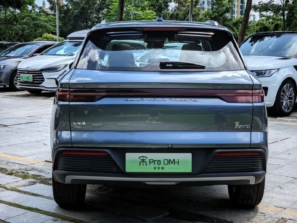 试驾宋Pro DM-i冠军版:外观内饰更年轻,13万新能源SUV必选之一-新浪汽车