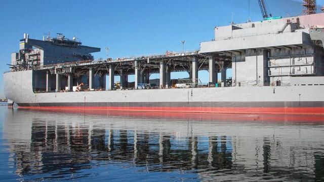 遏制中国新手段？美军9万吨级移动基地舰现身日本休闲区蓝鸢梦想 - Www.slyday.coM