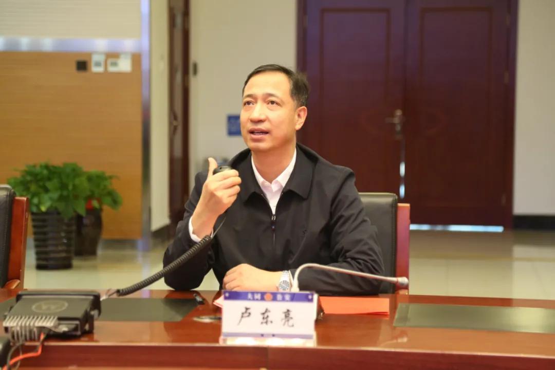 卢东亮除夕在市公安局调研慰问