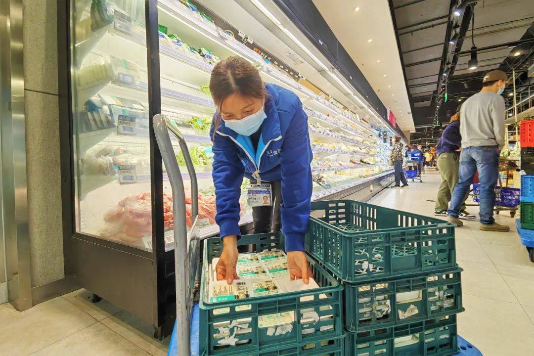 李雄所在的盒马鲜生门店位于浦东唐镇,配送范围覆盖周边60余个小区.