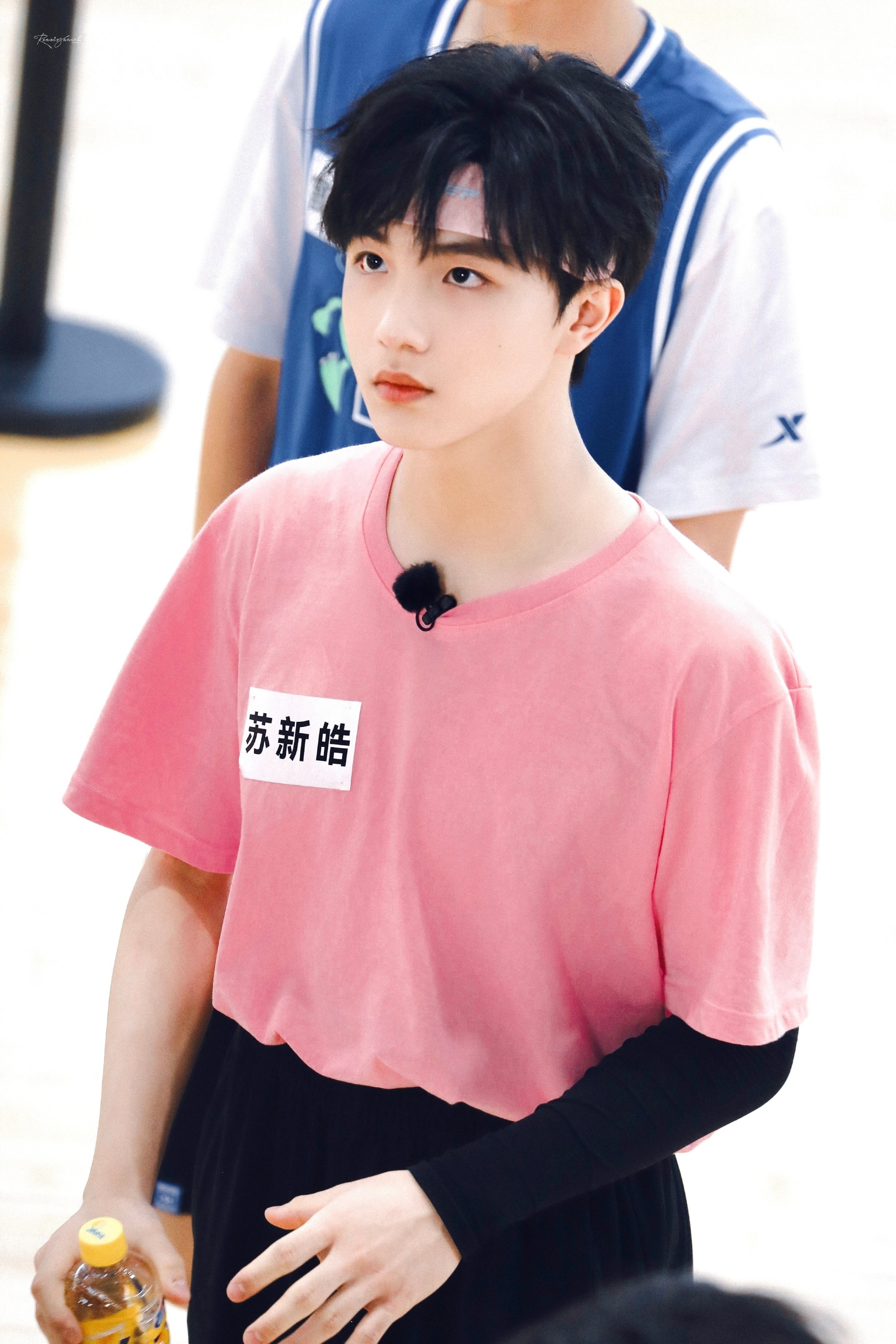 苏新皓夏日运动会饭拍笑起来好甜啊让我看看谁还没被帅到