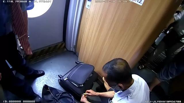 旅客下车抽烟，70万元现金跟着高铁列车跑了！休闲区蓝鸢梦想 - Www.slyday.coM