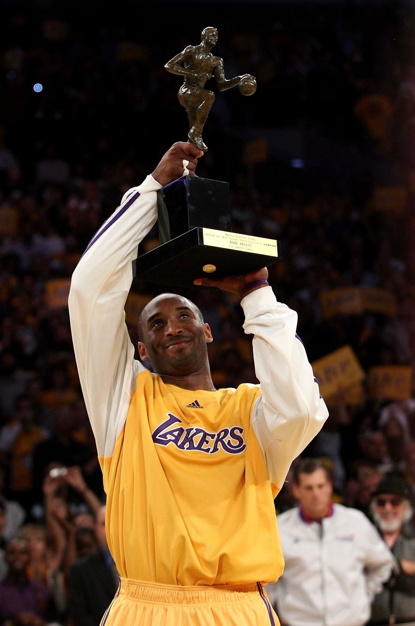 特科格鲁最佳第六人:吉诺比利最佳阵容一阵:保罗,科比,詹姆斯,加内特