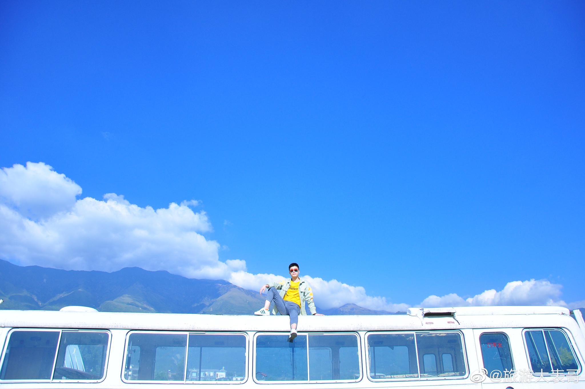 在大理的生活慵懒而惬意,趴在窗边晒太阳,夜里伴着星光沉沉睡去