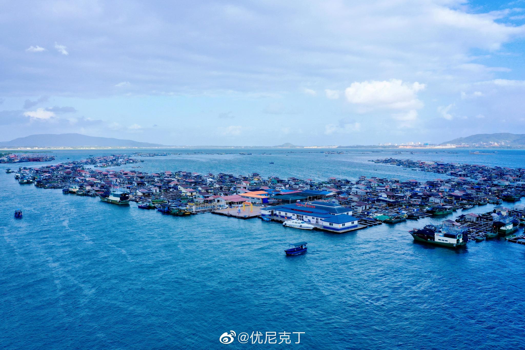 在海南陵水有一座漂浮在海上的村庄叫疍家渔排……__财经头条