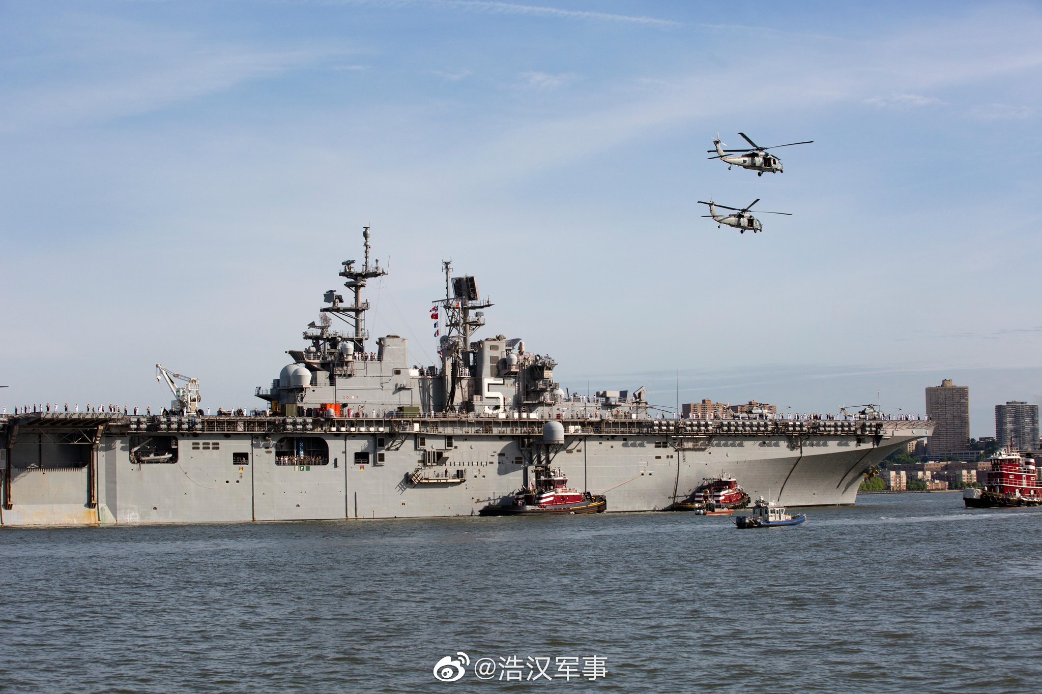 美国海军黄蜂级两栖攻击舰lhd5巴丹号驶入纽约