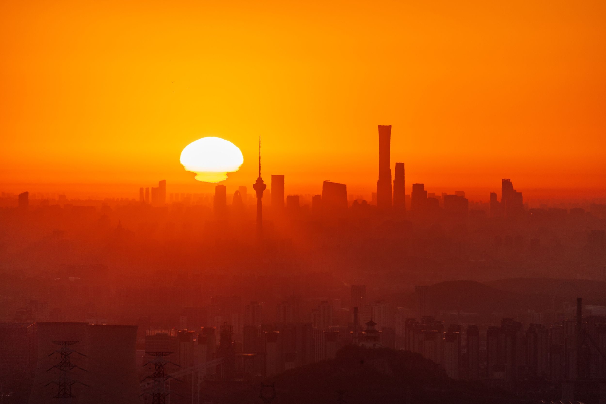 早上好,秋日的北京。太阳初升,希望一切更好!__财经头条