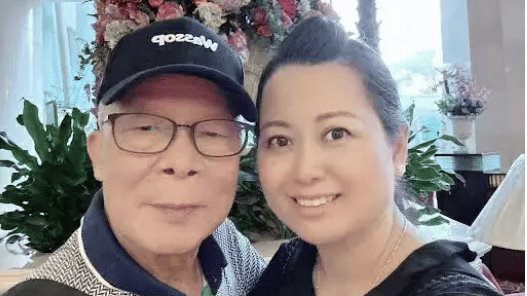 香港“顶流”网红何伯夫妇被警方拘捕，到底发生了什么？|香港社会新闻|网红事件|香港特别行政区|何太|公屋_新浪新闻