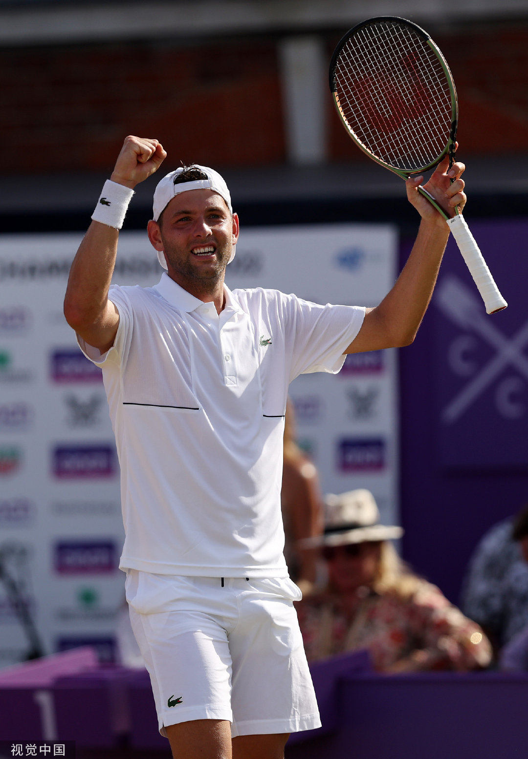 女王杯,塞尔维亚帅哥克拉吉诺维奇4-6/6-3/6-3淘汰了本土黑马佩