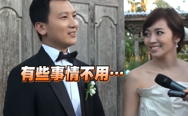 侯佩岑罕见携老公和妈妈录制真人秀被黄柏俊揽腰互动超甜蜜