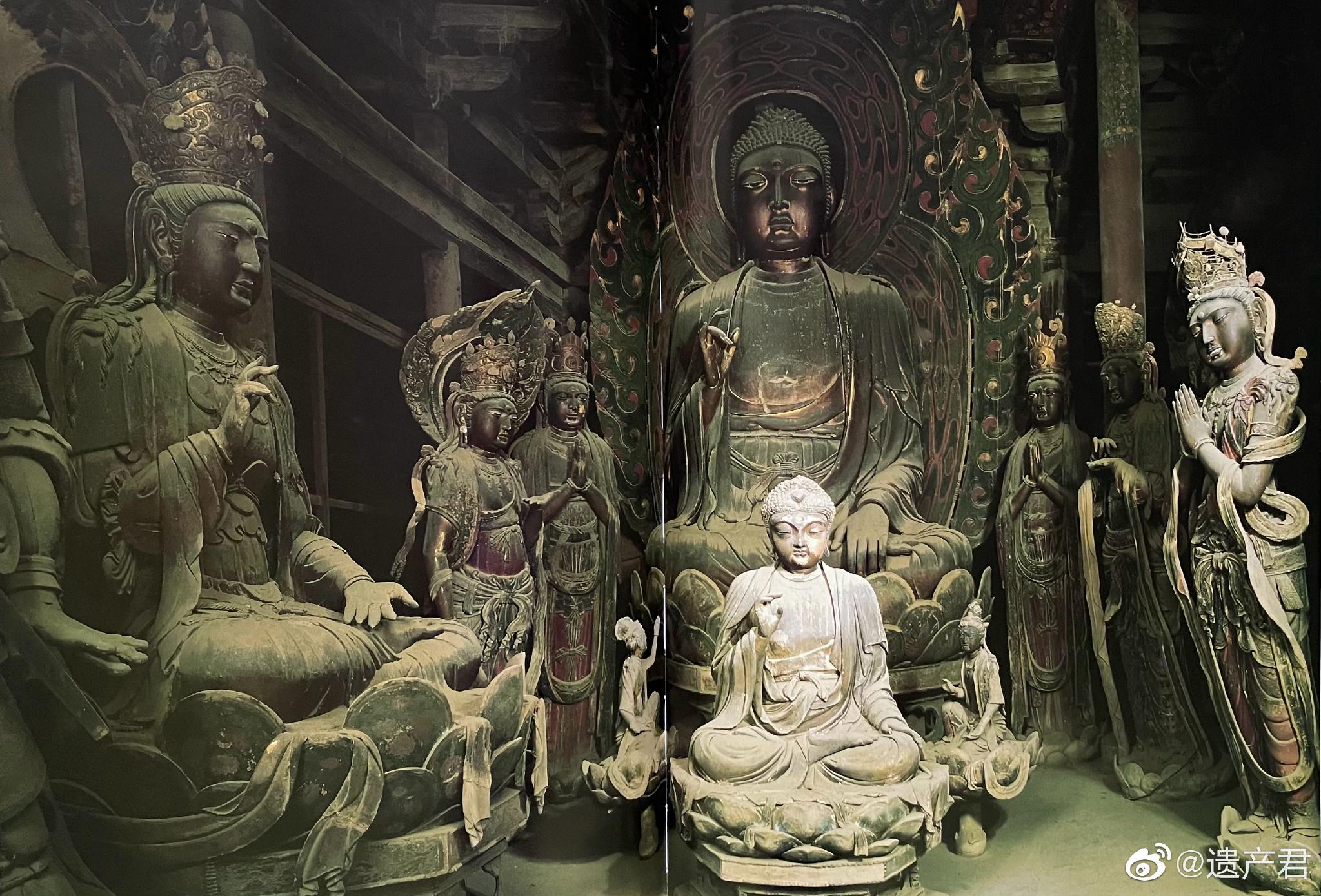 大同华严寺薄伽教藏殿里的一堂辽代彩塑